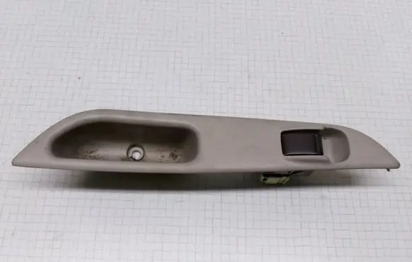 Nissan Almera Tino Electric window control switch 82960BU000