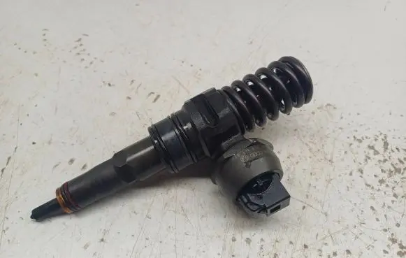 Audi A4 S4 B6 8E 8H Fuel injector 038130073AK 0414720038