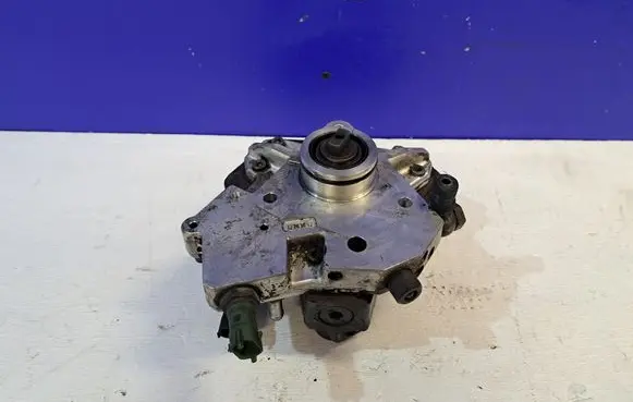 Volvo XC90 Mechanical fuel pump 8692521 36001127