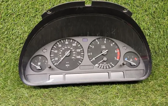 BMW 5 E39 Speedometer (instrument cluster) 8381822 62118381822 88311242