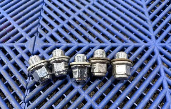 Toyota Auris E180 Nuts/bolts 