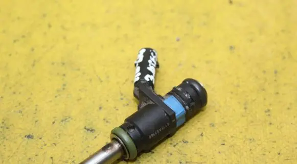 Audi A8 S8 D4 4H Fuel injector 06E906031