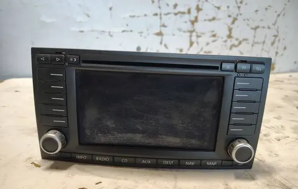 Volkswagen Touareg I Radio/CD/DVD/GPS head unit 7L6035177E
