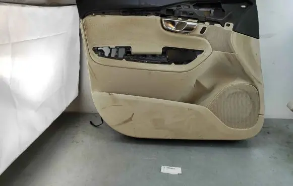 Volvo XC90 Front door card panel trim 31393113