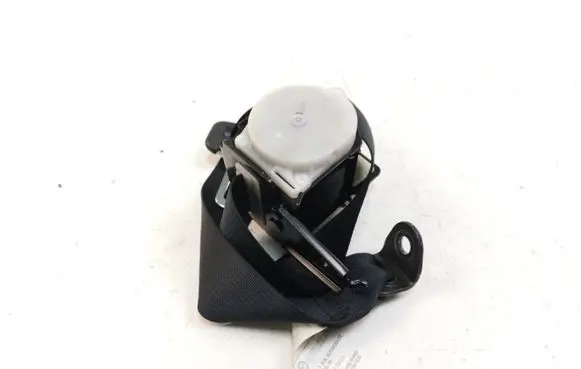 Mazda 3 II Rear seatbelt C7101910
