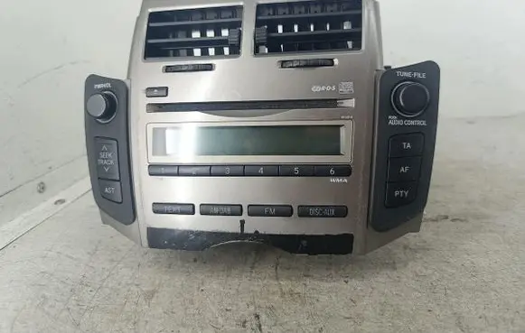 Toyota Yaris Radio/CD/DVD/GPS head unit