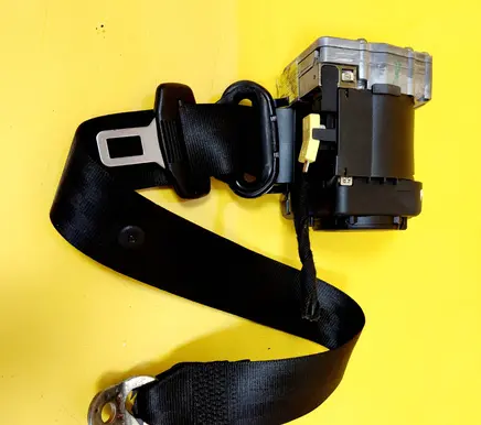 Rear seatbelt