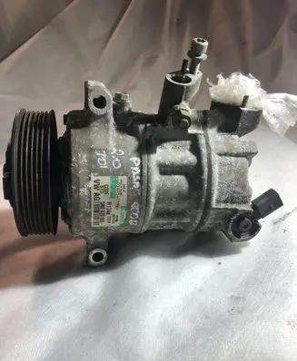 Volkswagen PASSAT B6 Air conditioning (A/C) compressor (pump) 5N0820803