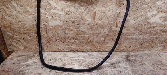 Rear door rubber seal (on body)