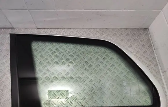 Volvo XC90 Rear side window 43R001582 DOT6M2M3240AS2 E000199