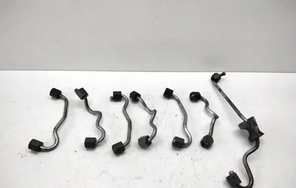 Fuel injector supply line/pipe