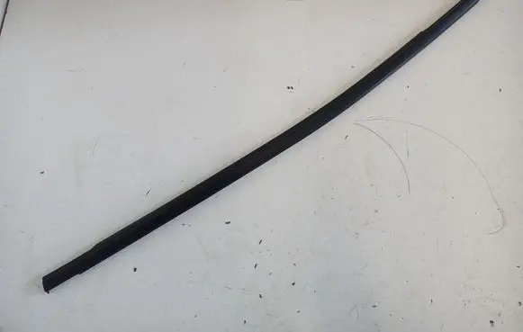 Peugeot 3008 II Rear door glass trim molding 9811577080