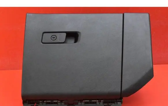Glove box