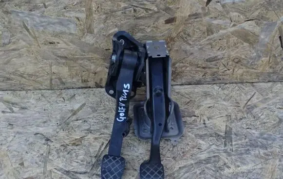 Volkswagen Golf Plus Clutch pedal 1K1721059CH