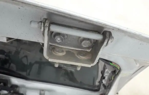 Ford Mondeo Mk III Tailgate/trunk/boot hinge