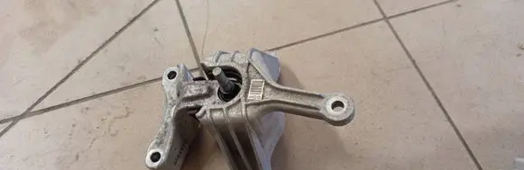 KIA Niro Engine mount bracket