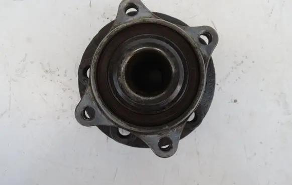 Volvo XC70 Front wheel hub