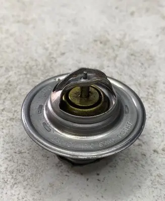Volkswagen Golf V Thermostat 050121113C