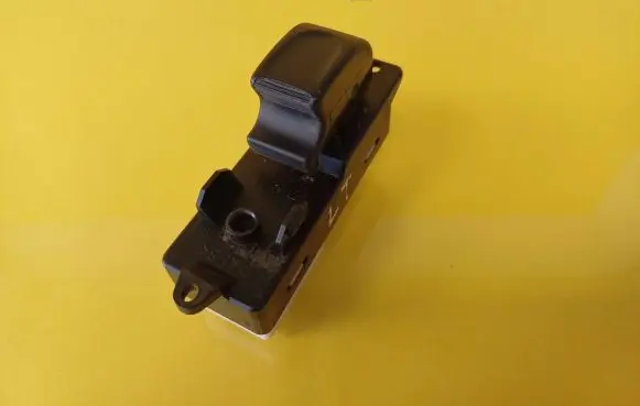 Opel Frontera B Electric window control switch 8971221020
