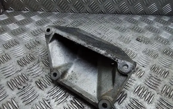 BMW 5 E60 E61 Engine mounting bracket 6761111 2211676111101 22116761111