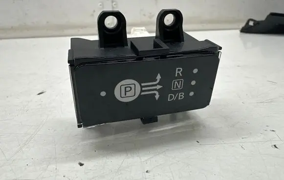 Nissan Leaf II (ZE1) Gear shift selector indicator 