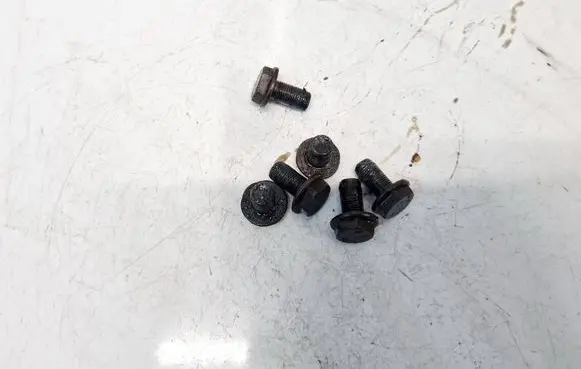 Volkswagen Polo IV 9N3 Nuts/bolts 