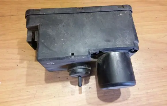 Volkswagen Golf III Central locking vacuum pump 357862257