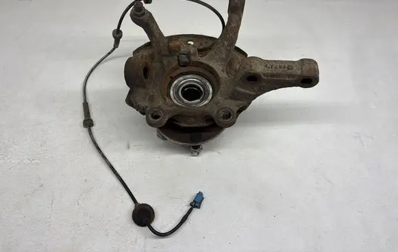 Nissan X-Trail T30 Front wheel hub spindle knuckle