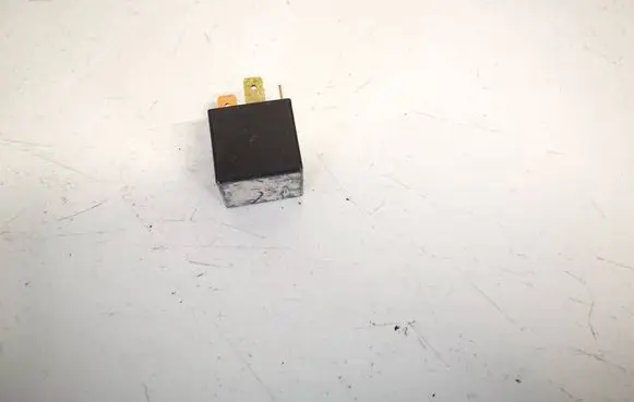 Mazda 3 I Other relay lf6718811 acb35221