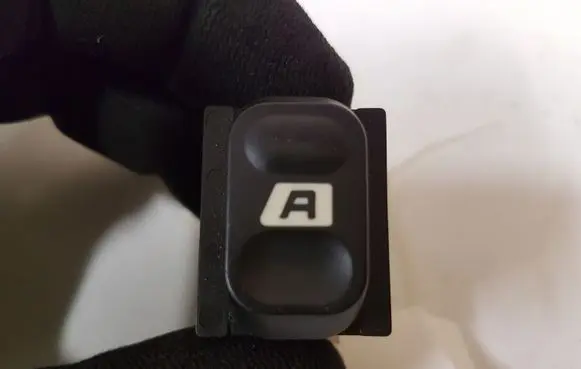 Citroen Xsara Picasso Electric window control switch M2246