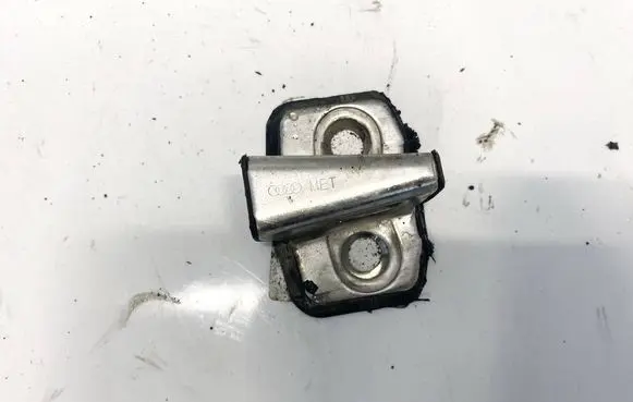 Audi A4 S4 B5 8D Front door lock loop/hook striker 