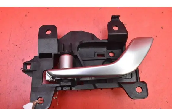 Hyundai Kona I Front door interior handle 82613BE010