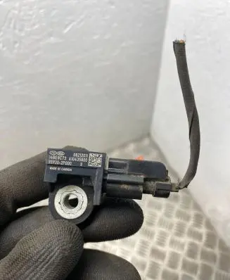 KIA Sorento Airbag deployment crash/impact sensor 959302P000 08212011 610435600