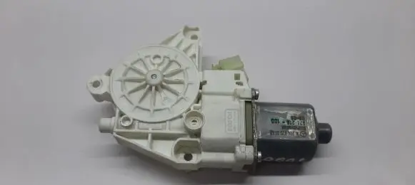 Mercedes-Benz C W204 Front door window regulator motor A2048200142 971219100