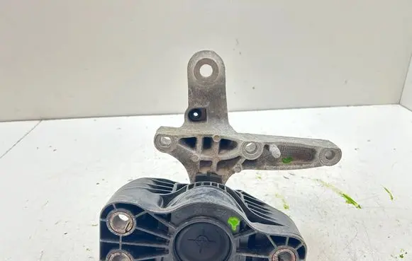 Engine mount bracket