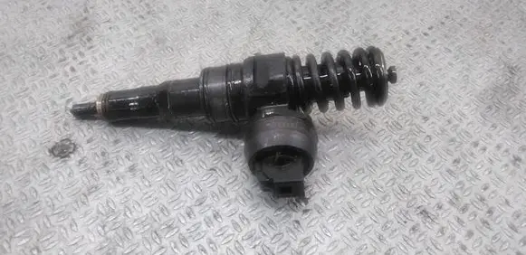 Skoda Octavia Mk2 (1Z) Fuel injector 038130073AG