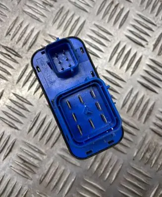 Coolant fan relay