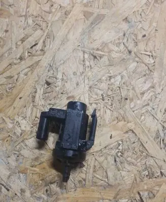 BMW 7 G11 G12 Turbo solenoid valve 8570591