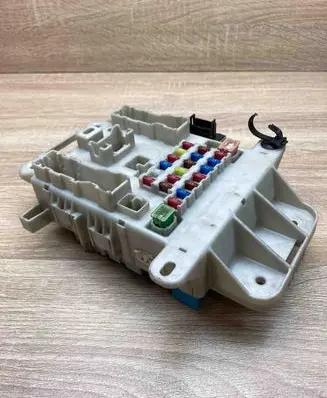 Toyota Land Cruiser (J120) Fuse module 8198050030 9098702027