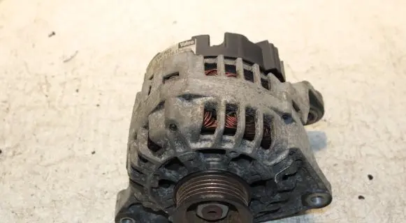 Volkswagen PASSAT B5.5 Generator/alternator 06B903016D