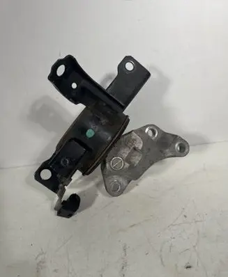 Suzuki Ignis Engine mount bracket H1A