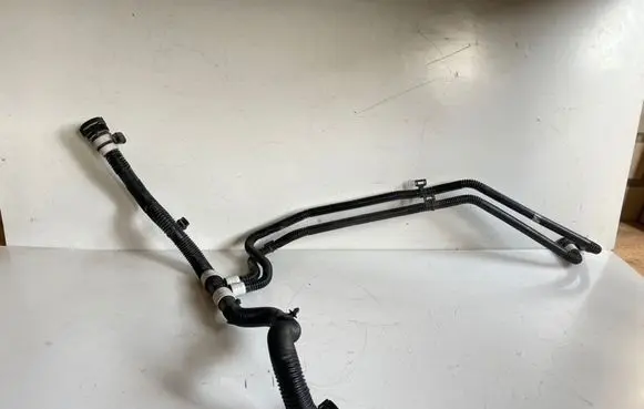 Tesla Model 3 Engine coolant pipe/hose 107757900G 1077579