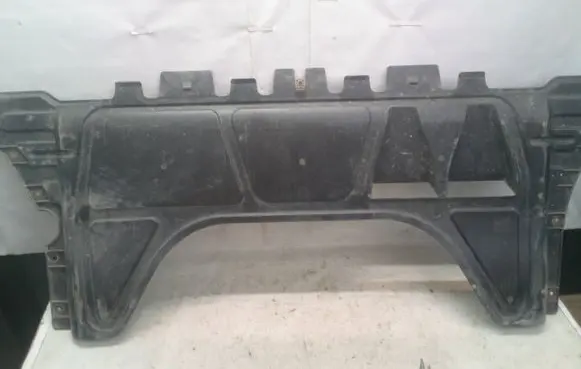 Skoda Superb B8 (3V) Engine splash shield/under tray 5Q0825235