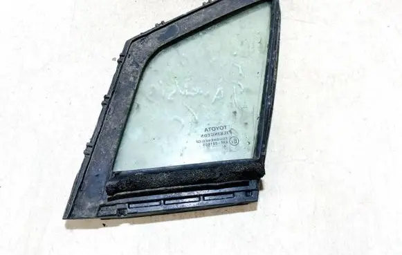 Toyota Avensis T270 Front door vent window glass four-door 6821505010 43r001605