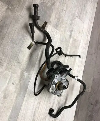 BMW 1 E81 E87 Fuel injection high pressure pump 7797874 0445010506