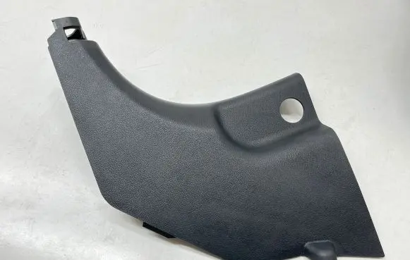 Foot area side trim