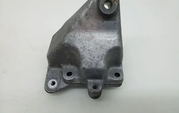 Mercedes-Benz CLS C219 Engine mounting bracket A2722231704