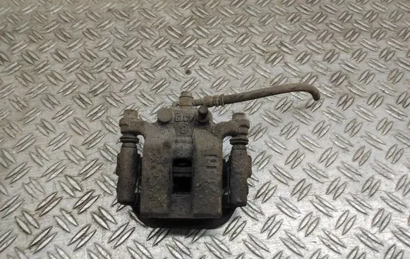 Nissan Qashqai+2 Rear brake caliper