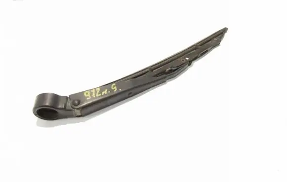 Rear wiper blade arm