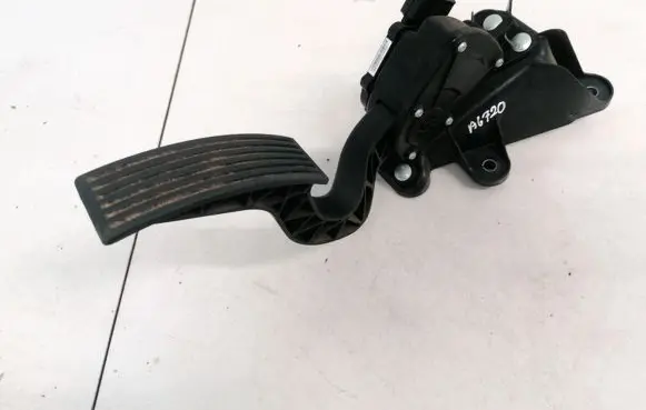 Hyundai Sonata Accelerator throttle pedal 327000A300 32700-0A300